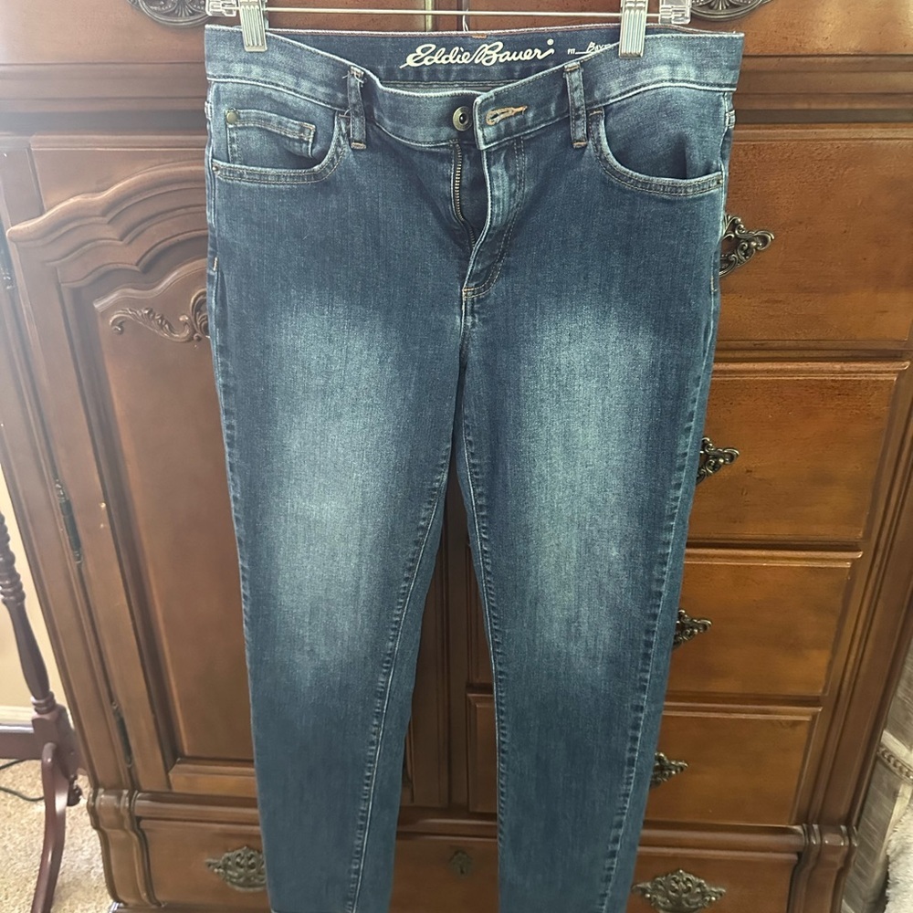 Eddie Bauer classic blue denim Jeans. - Picture 12 of 12